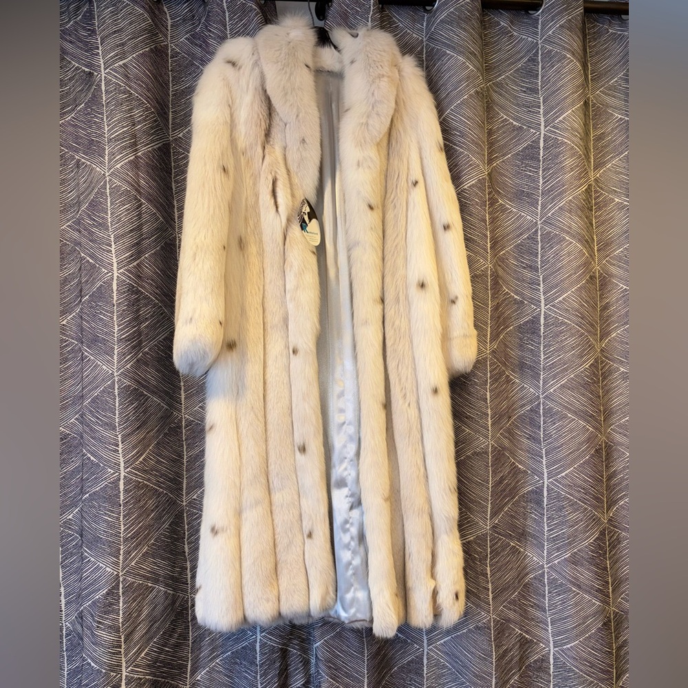 Gorgeous Genuine Fox Fur Coat - Full Length